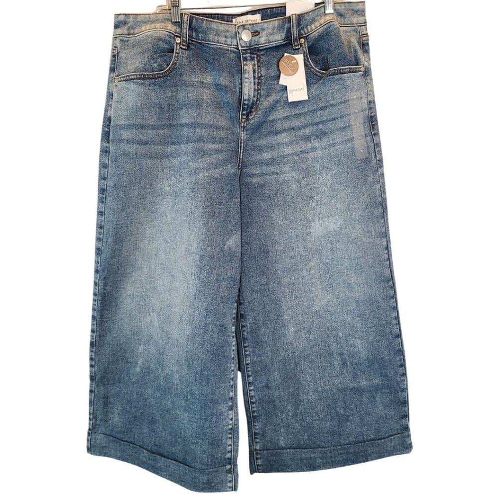 Lane Bryant NWT Signature Fit Wide Leg Crop Mid-Rise Jean Size 18